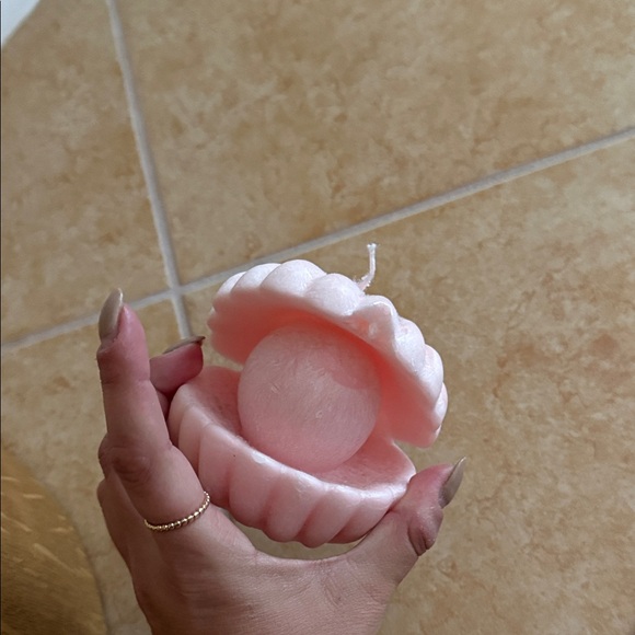 Pink Shell Candle - Picture 4 of 5